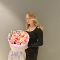 Сборный букет с маттиолой, розой и гортензией