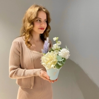 Композиция с розой и маттиолой