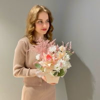 Композиция с розой и солидаго