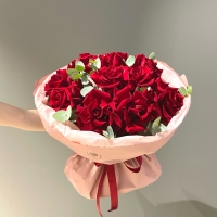 Монобукет из вывернутой розы и эвкалиптом