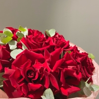 Монобукет из вывернутой розы и эвкалиптом