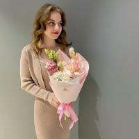 Букет с розой и эустомой