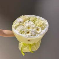 Сборный букет с ромашкой и гортензией