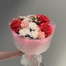 Сборный букет с розой, хризантемой и гиперикумом