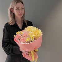 Сборный букет с гортензией, розой и диантусами