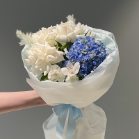 Сборный букет с гортензией, розой и альстромерией