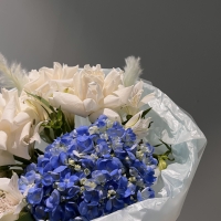 Сборный букет с гортензией, розой и альстромерией