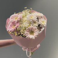 Сборный букетс герберой, гортензий и хризантемой