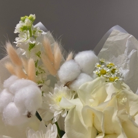 Букет с маттиолой и розой