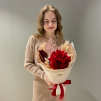 Букет с розой и леукадендроном