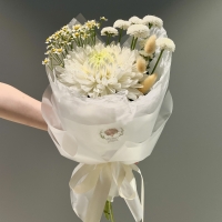 Мини букет с хризантемой