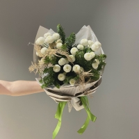 Сборный букет с кустовой хризантемой, аспарагусом и нобилисом