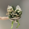 Сборный букет с кустовой хризантемой, аспарагусом и нобилисом