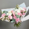 Букет с эустомой, хризантемой и розой