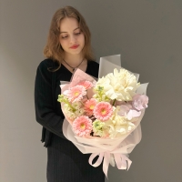 Сборный букет с розой, герберой и маттиолой