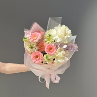 Сборный букет с розой, герберой и маттиолой