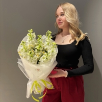 Дуо букет с маттиолой и ромашкой