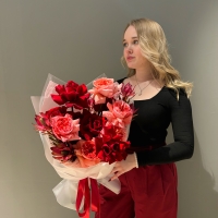 Сборный букет с розой и леукадендроном