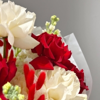 Сборный букет с розой и маттиолой