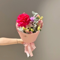 Мини букет с розой и эустомой