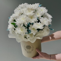 Композиция с кустовой хризантемой 