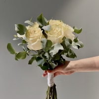 Букет невесты с розой и эвкалиптом