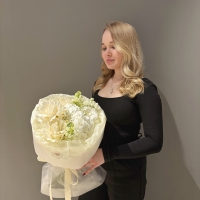 Сборный букет с розой, гортензией и ромашками