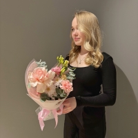 Мини букет с розой, эустомой и диантусом