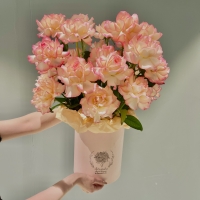 Композиция из вывернутых роз