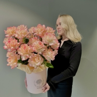 Композиция из вывернутых роз