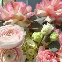 Сборный букет с розой, гортензией и ранункулюсами